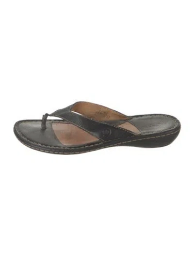 Pre-owned Born Leather Flip Flops In Brown