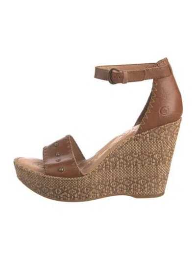 Pre-owned Born Leather Sandals In Brown