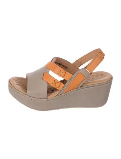 Pre-owned Born Leather Sandals In Neutral