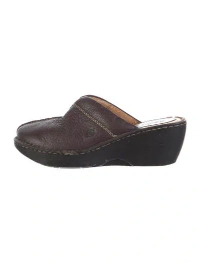 Pre-owned Born Leather Slides In Brown