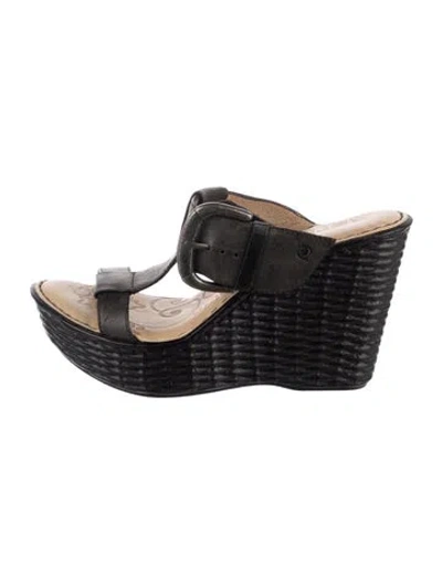 Pre-owned Born Leather T-strap Sandals In Black