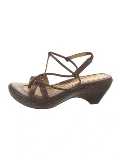 Pre-owned Born Leather T-strap Sandals In Brown