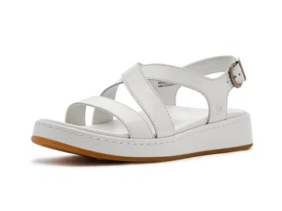 Born Victoria In White