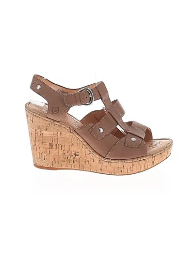 Pre-owned Born Wedges In Brown