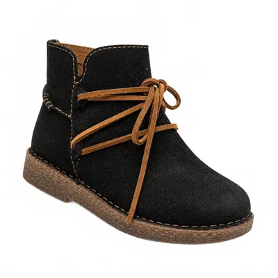 Born Women's Calyn Chukka Boot In Black