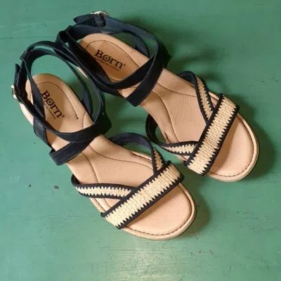 Born Women's Cascade Sandal In Black Fabic Combo