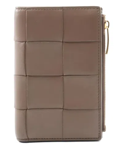 Pre-owned Bottega Veneta 2000's Intrecciato Bi-fold Leather Wallet In Brown