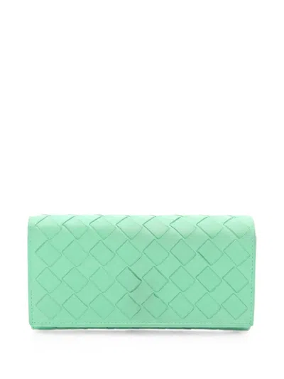 Pre-owned Bottega Veneta 2000s Long Intrecciato Leather Flap Wallet In Green
