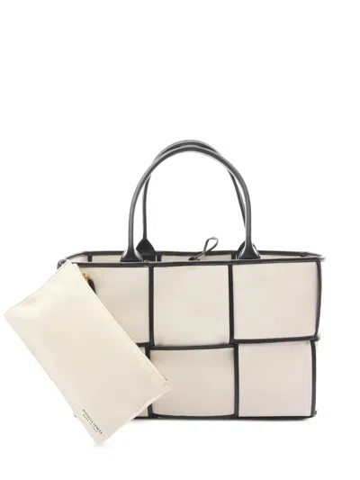 Pre-owned Bottega Veneta 2000s Maxi-intrecciato Tote Bag In Neutral