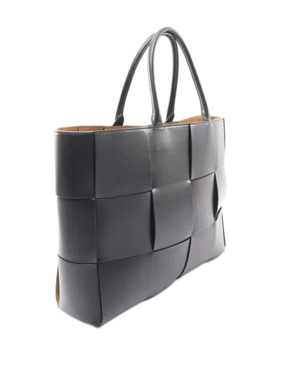 Pre-owned Bottega Veneta 2012-2025 Large Leather Maxi Intrecciato Arco Tote Bag In Black