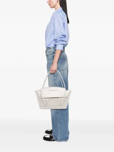 Pre-owned Bottega Veneta 2012-2025 Medium Calfskin Maxi Intrecciato Arco Bag Tote Bag In White