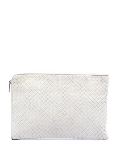 Pre-owned Bottega Veneta 2012-2025 Nappa Intercciato Clutch Bag In White