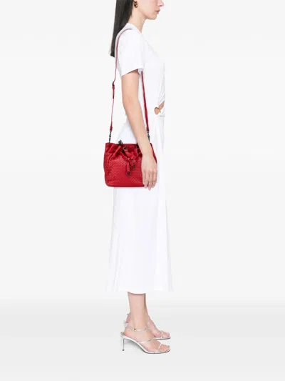 Pre-owned Bottega Veneta 2012-2025 Nappa Intrecciato Bucket Bag In Red