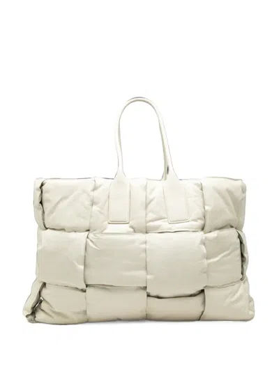 Pre-owned Bottega Veneta 2012-2026 Padded Calfskin Maxi Intrecciato Squash Tote Bag In White
