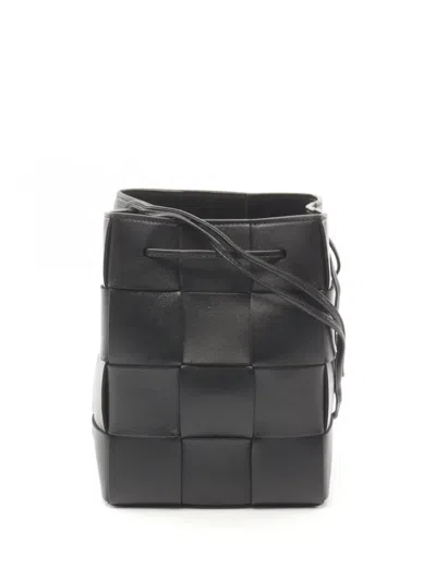 Pre-owned Bottega Veneta 2020s Small Cassette Bucket Bag In 黑色