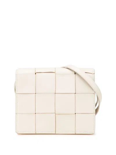 Pre-owned Bottega Veneta 2021-2024 Mini Lambskin Maxi Intrecciato Cassette Crossbody Bag In 白色