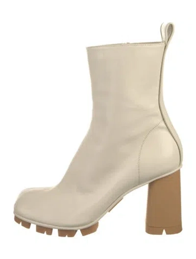 Pre-owned Bottega Veneta 2025 Shore Boots In Neutral