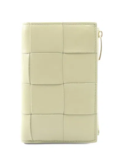Pre-owned Bottega Veneta 20s Cassette Maxi Intrecciato Wallet In Green