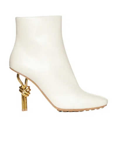 Bottega Veneta 90mm Sculpted Heel Ankle Boots In White