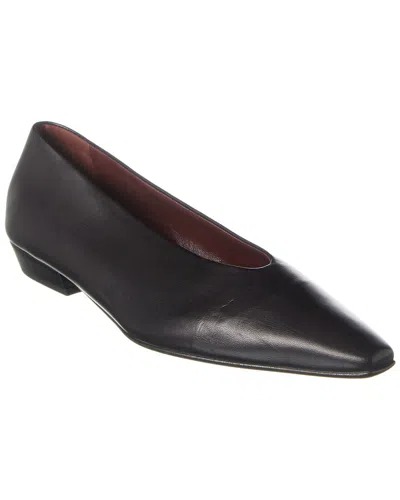 Bottega Veneta Almond Leather Flat In Black