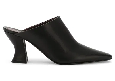 Pre-owned Bottega Veneta Almond Toe Leather Mules (women's) Sneakers In Black