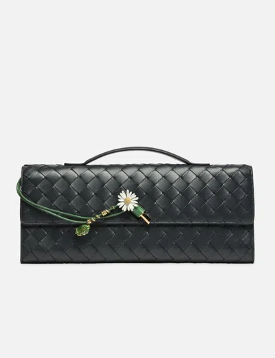 Bottega Veneta Andiamo Clutch In Black