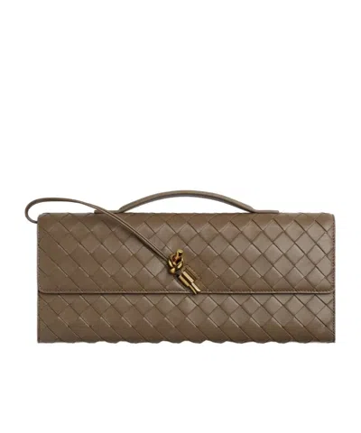 Bottega Veneta Medium Leather Andiamo Clutch Bag In Green