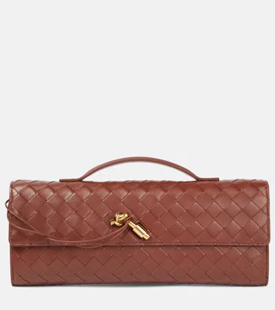 Bottega Veneta Andiamo Knot Intrecciato Leather Clutch In Sapele