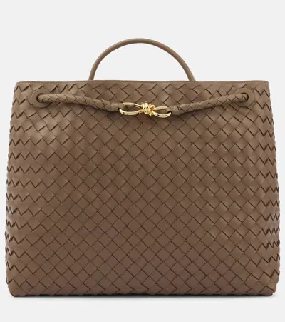 Bottega Veneta Andiamo Large Intrecciato Leather Tote Bag In Brown