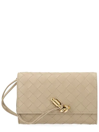 Bottega Veneta Andiamo Mini Clutch 12.6 Cm X 19 Cm X 2 Cm In Lamb Leather In Beige