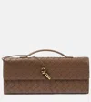 Bottega Veneta Medium Leather Andiamo Clutch Bag In Green