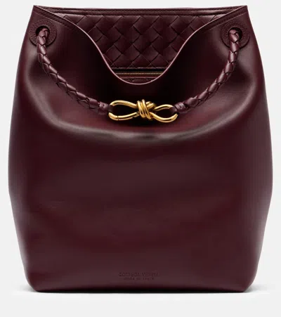 Bottega Veneta Andiamo Small Leather Bucket Bag In Burgundy