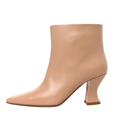 Bottega Veneta Leather Ankle Boots In Neutral