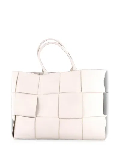 Pre-owned Bottega Veneta Arco Maxi Intrecciato Leather Large Tote Bag In White