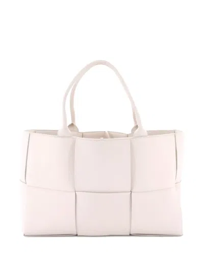 Pre-owned Bottega Veneta Arco Maxi Intrecciato Leather Medium Tote Bag In White