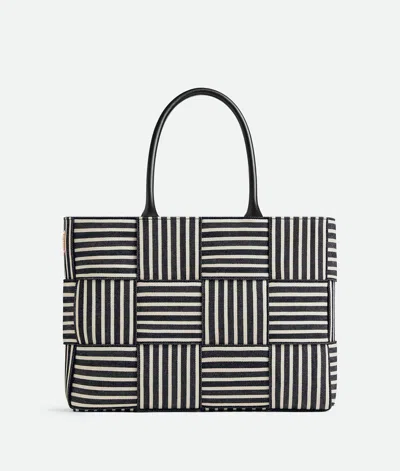 Bottega Veneta Medium Arco Tote Bag In Blue