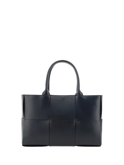 Bottega Veneta Arco Tote Handbag In Black-gold