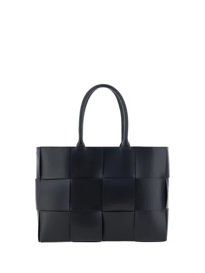 Bottega Veneta Arco Tote Media Handbag In Black-silver