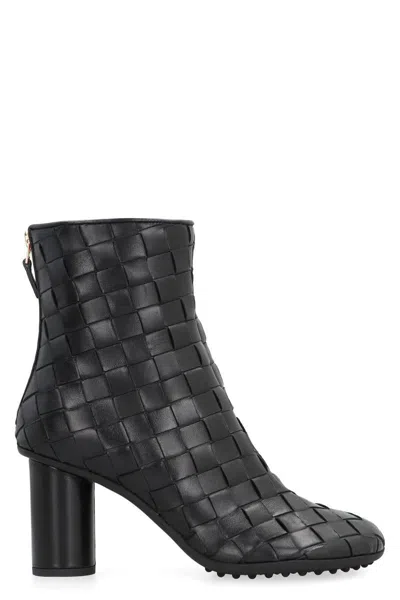 Bottega Veneta Atomic Leather Ankle Boots In Black