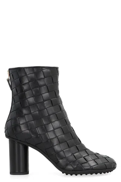 Bottega Veneta Atomic Leather Ankle Boots In Black
