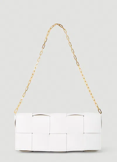 Bottega Veneta Leather Chain Cassette Shoulder Bag In Cream