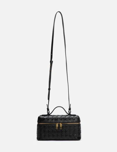 Bottega Veneta Women Intrecciato Shoulder Bag In Black