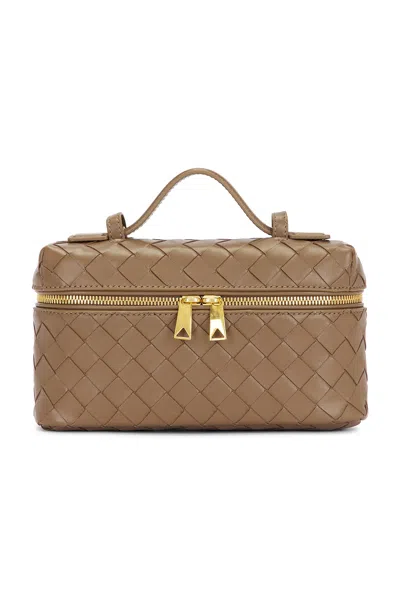 Bottega Veneta Intrecciato Leather Convertible Vanity Case In Beige