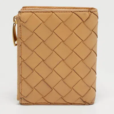 Pre-owned Bottega Veneta Beige Intrecciato Leather Compact Wallet In Sand