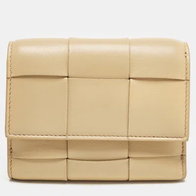Pre-owned Bottega Veneta Beige Leather Intrecciato Cassette Zip Trifold Wallet