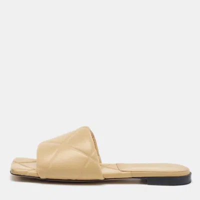 Pre-owned Bottega Veneta Beige Leather Lido Flat Sandals Size 37