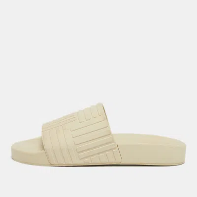Pre-owned Bottega Veneta Beige Rubber Pool Slippers Size 36 In Sand