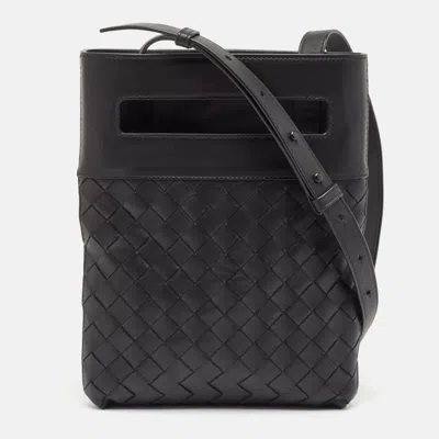 Pre-owned Bottega Veneta Black Intrecciato Leather Cut Out Handle Messenger Bag