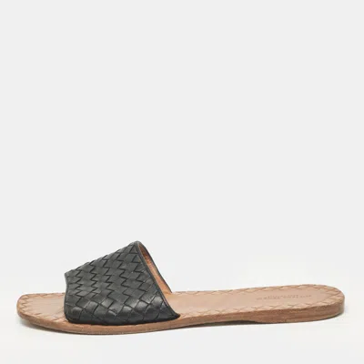 Pre-owned Bottega Veneta Black Intrecciato Leather Flat Slides Size 40