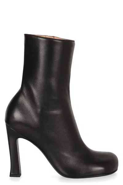 Bottega Veneta Nico Leather Ankle Boots In Black
